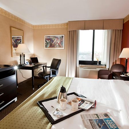 The Laguardia Hotel New York Rum bild